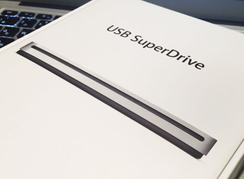 Mac純正ディスクドライブ「USB SuperDrive」からディスクを取り出す 